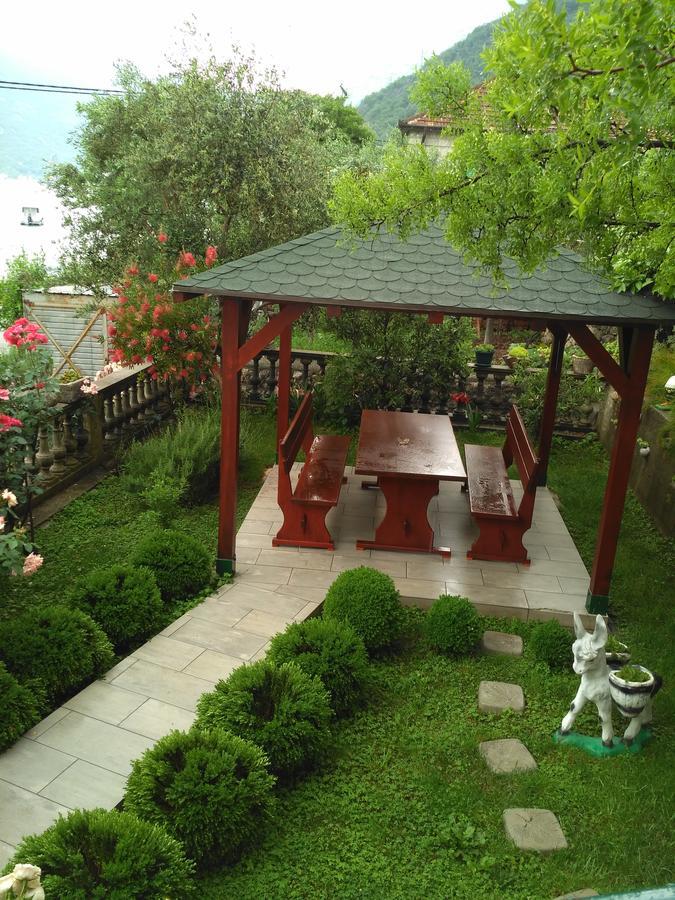 Apartmani Villa Radovic Risan Buitenkant foto