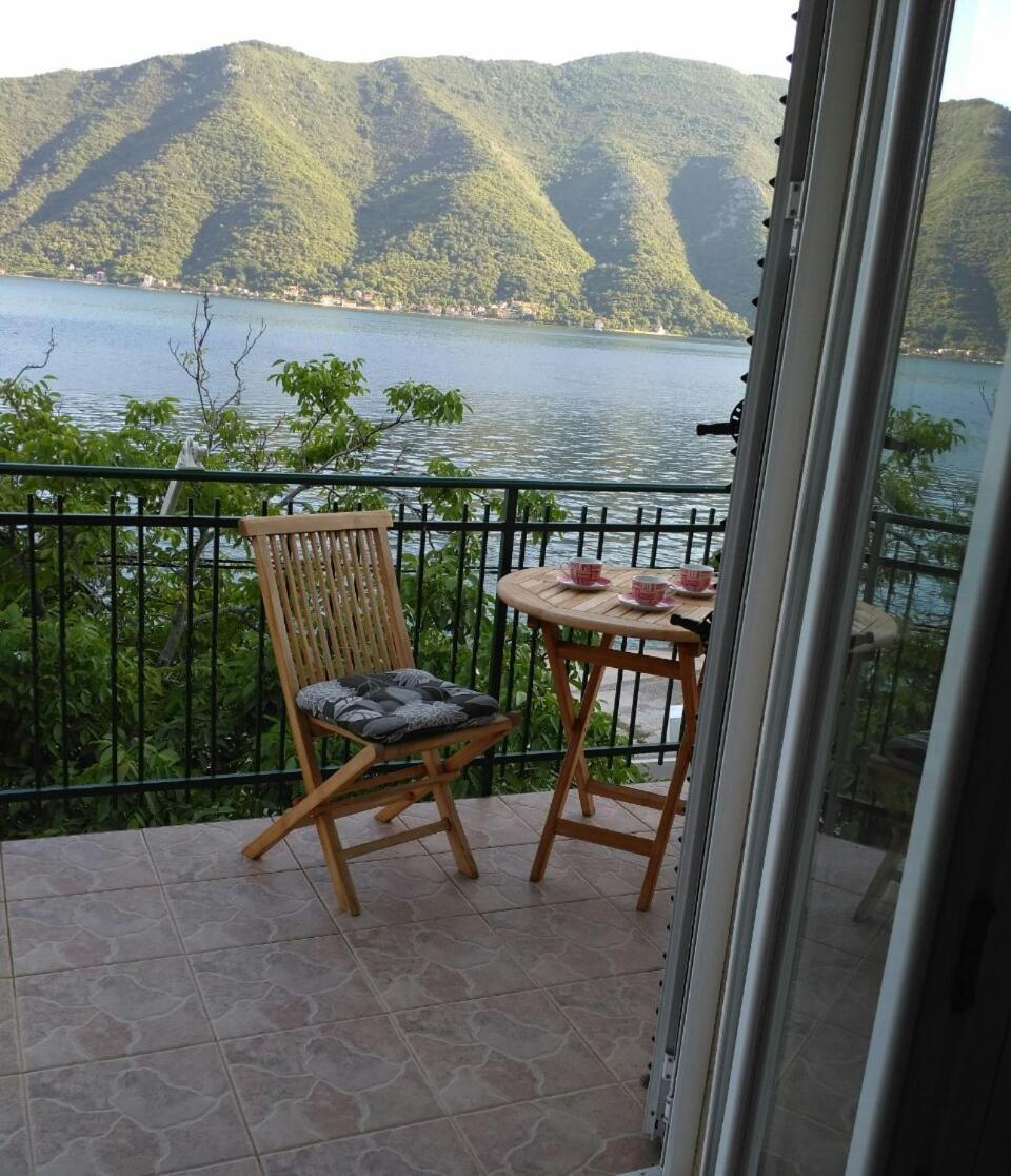 Apartmani Villa Radovic Risan Buitenkant foto